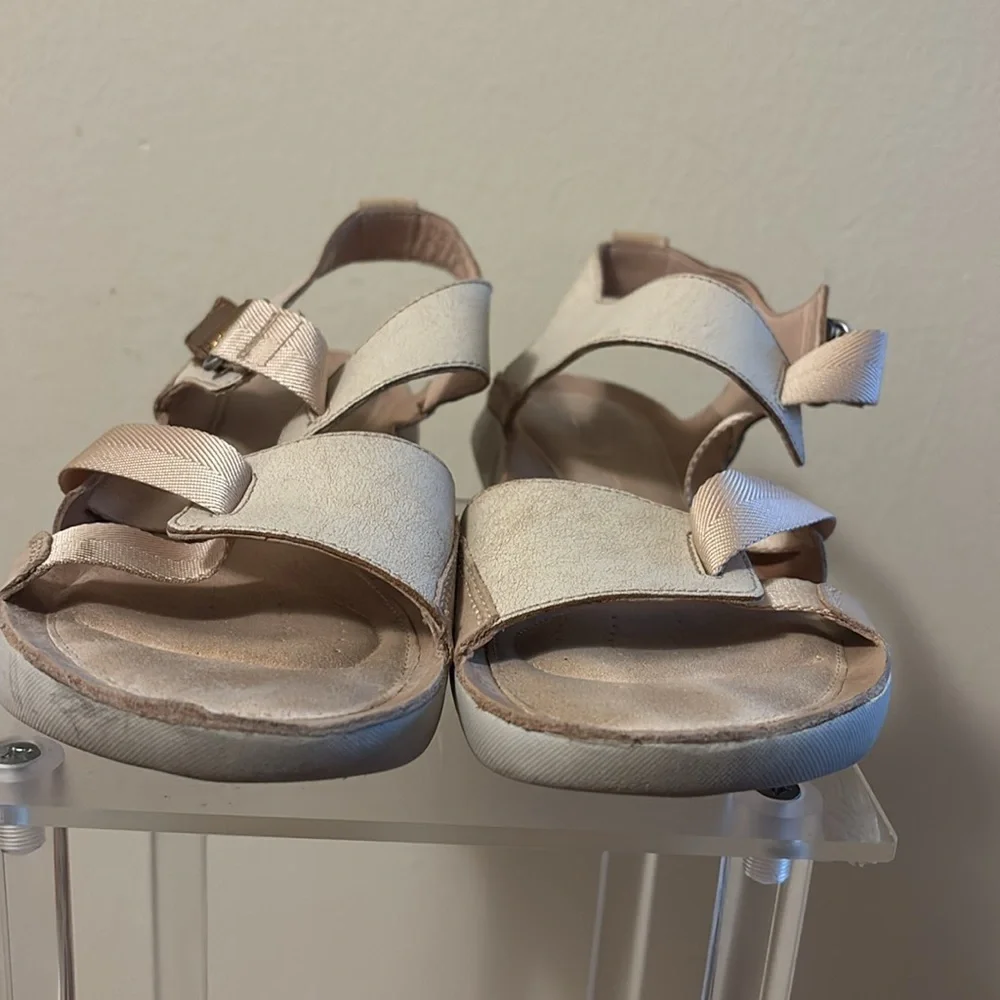 Clarks elegant beige